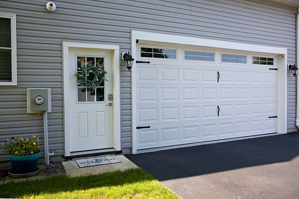 24/7 Emergency Garage Door Panel Replacement experts in La Harpe, IL